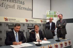 La UMH y la empresa Grupo Agrotecnología (Iberfol S.L) firman un convenio para la constitución de la Cátedra “Bioestimulantes Naturales”
